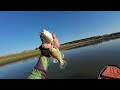 Perto da balsa a variedade de peixes é maior pra pegar: tucunares, traíras e piranhas! Grande dia!