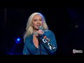 Christina Aguilera- Beautiful & Pero Me Acuerdo De Ti Live (Verizon Big Concert for Small Business)