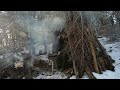 Split Log Fire/Vintage Griswold Cast Iron Pan/Helle Sigmund Knife/Early Spring Breakfast