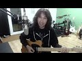 British guitarist analyses Dire Strait's Mark Knopfler's unique technique!