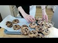 (vegan) Here are the simple and delicious vegan chocolate chips cookies! So   gooey and so good!