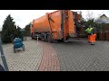 Müllabfuhr beim Tonnen leeren // Garbage Trucks