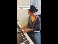 Emily Bear - first listening piano impro „Invisible Strings“ (Taylor Swift) on tiktok @emilythebear
