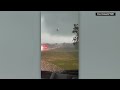 Tennessee: Couple waits out tornado in car