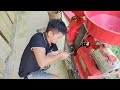 A single girl and her boyfriend went to repair the rice mill for the homeowner| Chúc Thị Tòng