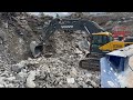 Jonsson is hungry (Sandvik 412 jaw) turns large stones into small stones! Jaw action!!
