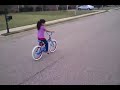 Leah en la bici!!!