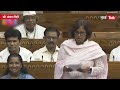 Varsha Gaikwad यांचं PM Narendra Modi यांच्यासमोर पहिलं भाषण गाजलं, शेरोशायरी करत निशाणा | Congress