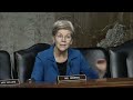 Watch Elizabeth Warren Debate Crypto Investor Kevin O'Leary (FTX Congressional Hearing)