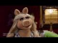 Kermit Asks Miss Piggy To Buy His Girlfriend A Gift Sneak - The Muppets