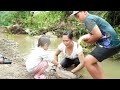 Harvesting wild fish to sell at market & Taking care of animals on farm | Lý Thị Nhim