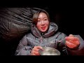 Camping in the minus 20 degree cold wave… A night alone in a rooftop tent in front of the river