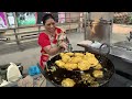 Kolhapur Famous Yash Vada Pav - पती के मृत्यु के बाद भी हिम्मत नही हारी वडा पाव बेचकर चलाया परिवार