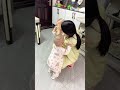 都要抱抱，属是有点难为老母亲了！#双胞胎宝宝的日常#cutebaby #funny #萌娃 #搞笑