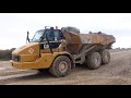 Liebherr HS 853 Seilbagger belädt CAT 730 Dumper mit Kies / dragline loading dump truck with gravel