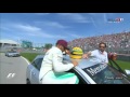 Lewis Hamilton se emociona ao receber homenagem da Família Senna