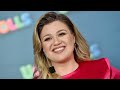 Breaking news:Kelly Clarkson accused of bullying a talk show guest and yell don't make fun of him.