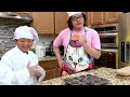 Alex Aprende Hacer Pasteles Pequeños y Grandes para Fiesta de Cumpleaños con Lyndon y Emma