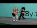 ESPIAMOS PESSOAS ALEATÓRIAS NO BROOKHAVEN 🤣 - Roblox