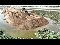 The Excellent SHANTUI  Push Sand Rock In lake and Truck Dump 25Ton Delivery