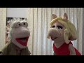 Mokey and Miss Piggy sing The Boy Is Mine