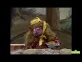 Kermit News: Little Ms. Muffet | Sesame Street Classic
