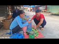 Harvesting cucumbers to sell at the market, the naughty boy burned down the house.