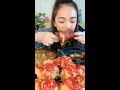 美女主播挑战一分钟吃猪蹄，非常过瘾 Anchorwoman eats pig's trotters in a minute, which is very enjoyable