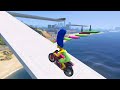 SPIDERMAN COLOR PARKOUR GTA 5 - Spider-Man on a motorcycle pushes superheroes into shark water
