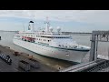 Bremerhaven Schiff Deutschland legt an.