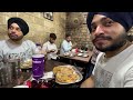 45/- Rs Amritsar Indian Street Food 😍 Karate Cut Kulche Chole, Diljit Dosanjh fvrt Desi Ghee Nashta
