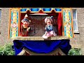 Kissy kissy kissy! Professor Wilson's punch and judy show