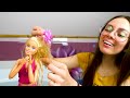 Barbie sirena está llorando. Las muñecas sirenas Barbie. Vídeos de sirenitas en español