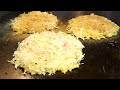 Large Yakisoba! Iron Plate Steak! Quick Orders at the Popular Okonomiyaki Restaurant in Osaka!
