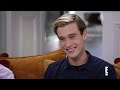 Tyler Henry Reveals Theory on How Actress Marlee Matlin Became Deaf | Hollywood Medium | E!
