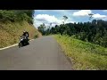 menikmati jalan pegunungan