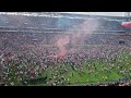 Kölner-Fans stürmen Platz - FC Köln gegen VfL Wolfsburg 07.05.2022 - Europaleague Qualifikation