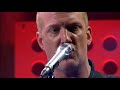 Queens of the Stone Age bij de DWDD met 