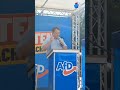 Auf dem Sommerfest in Sonneberg spricht Landrat Robert Sesselmann