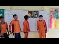 Aku bersama kelompokku melakukan presentasi tentang tata surya di kelas di hadapan guru dan teman2