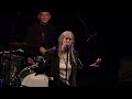 Patti Smith talking about Kurt Cobain's death leading to a performance of  Smells Like Teen Spirit
