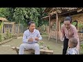 Kind man - helps bandage single mothers injured hand - first love | anh hmong - ly tay