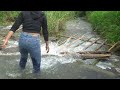 How to make a fish trap during flood season, set the trap for two nights to harvest a lot of fish
