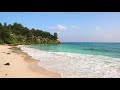 Encuentre la tranquilidad en esta maravillosa playa y sonido de las olas y vista agradable vista.