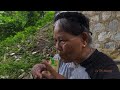 Homeless single woman: saves police officer in distress.picking vegetables to sell |Ly Thi Noong