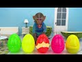 Monkey Baby Bon Bon cooking giant egg for breakfast and eats M&M chocolate candy with the ducklings