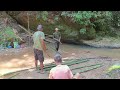 Camping Hujan Deras-Membangun Shelter Yang Hangat Dibawah Batu Besar//ASMR