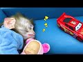 Bebé Mono Bon Bon Lee un Libro y Nada Con un Lindo Patito - MONO BONBON ESP