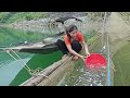 Catching fish, the unique way of catching fish of a girl living on an island, Living off grid