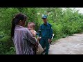 A kind police officer rescues a single mother being chased by socialite brothers - TiểuMận SingleMom